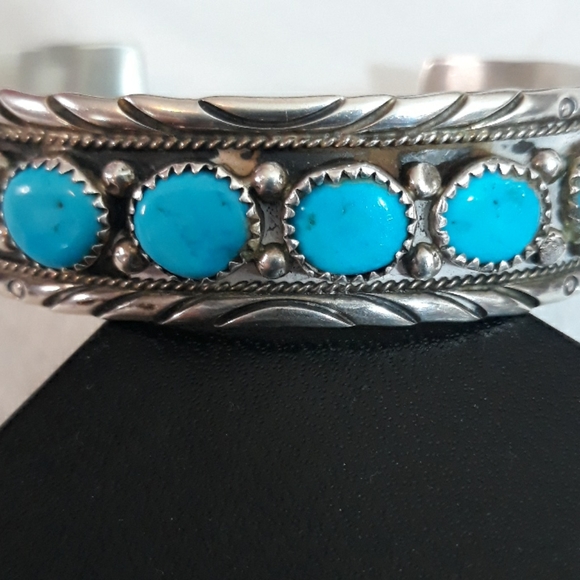 Navajo Sterling silver with Gorgeous turquoise Stones cuff bracelet - Picture 6 of 11